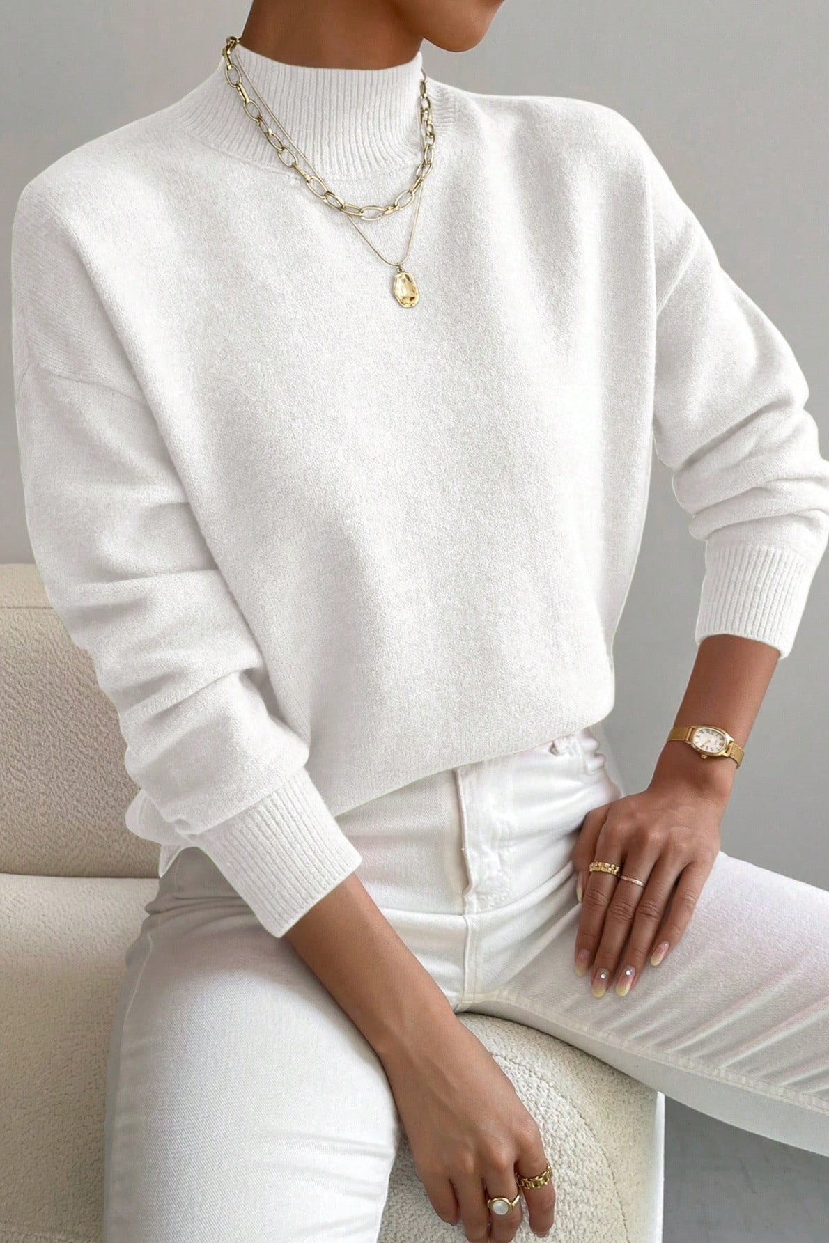 Pull femme en tricot doux à col montant