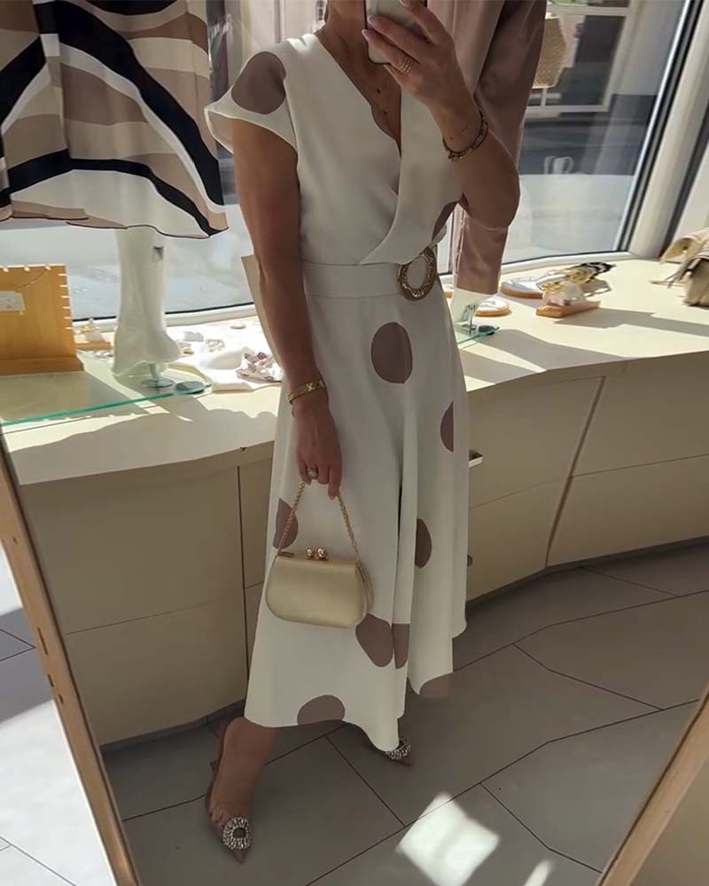 Robe femme à pois avec col V croisé et taille ceinturée