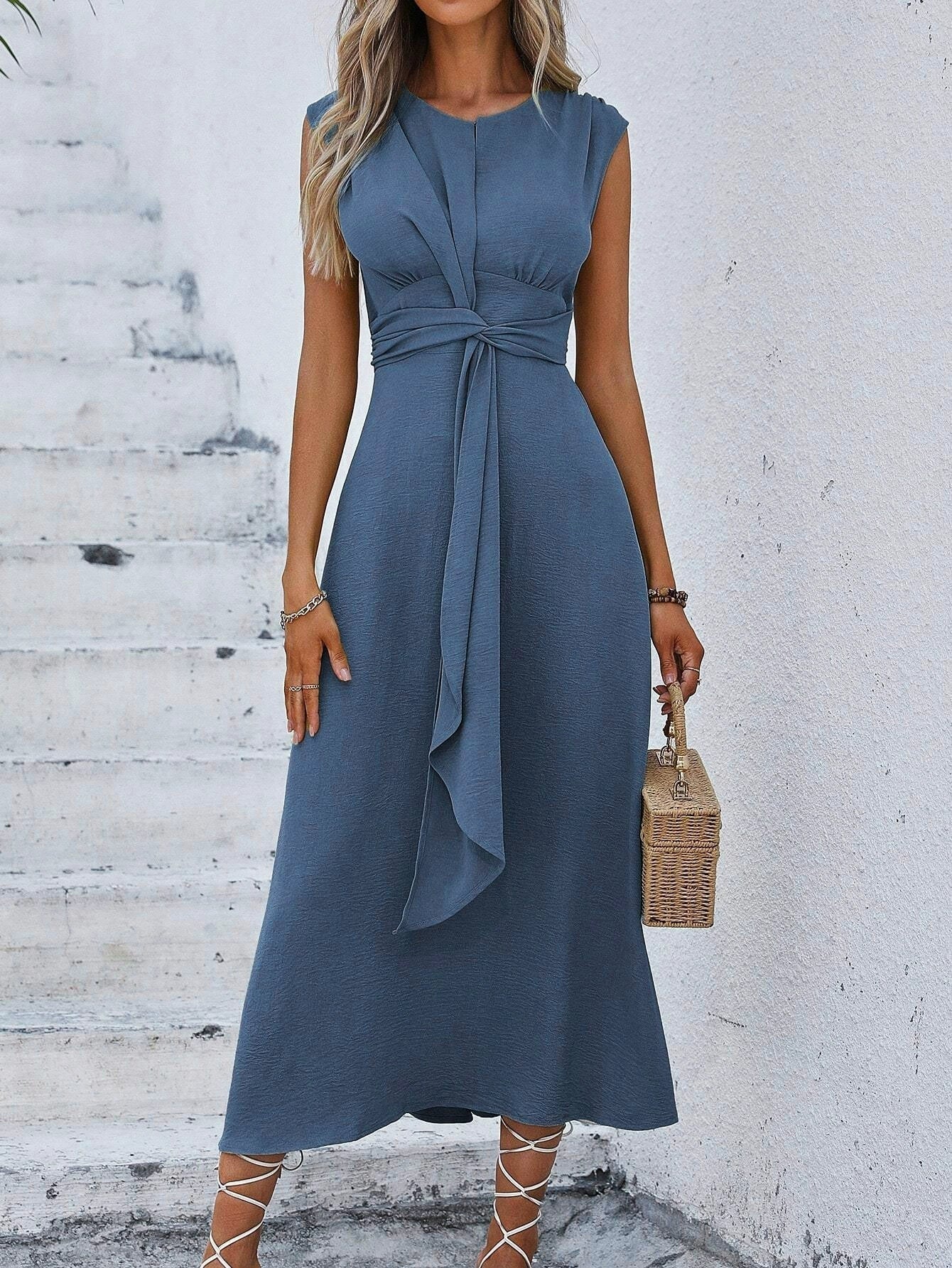Robe longue femme sans manches avec taille drapée élégante
