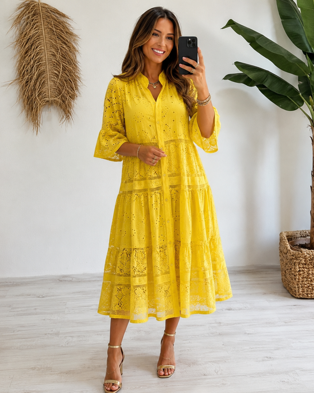 Robe midi femme en dentelle ajourée avec boutons et manches volantées