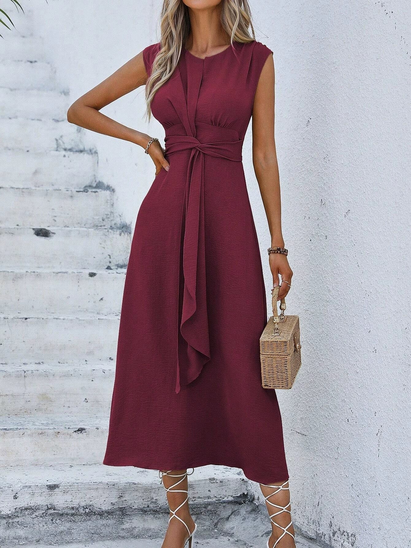 Robe longue femme sans manches avec taille drapée élégante