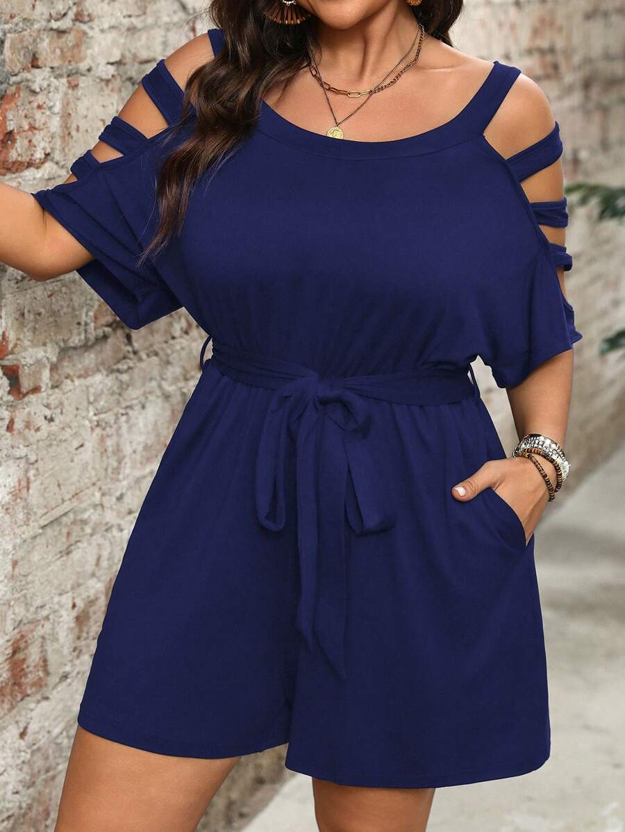 Combinaison short femme grande taille à épaules dénudées et taille ceinturée