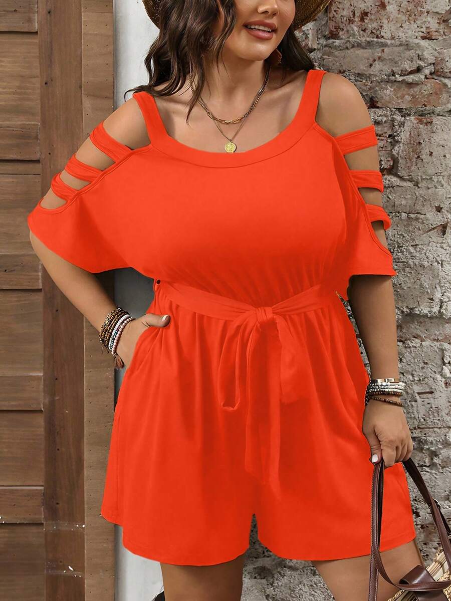 Combinaison short femme grande taille à épaules dénudées et taille ceinturée