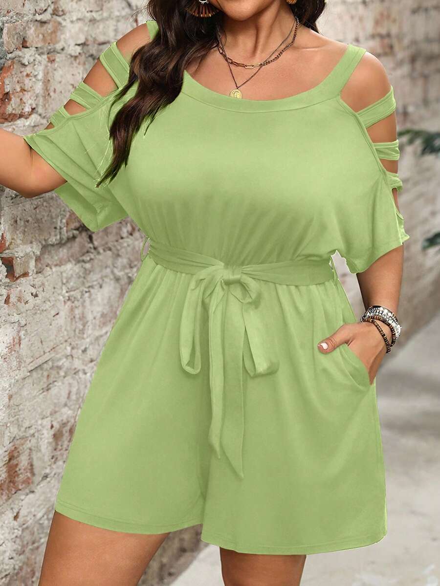 Combinaison short femme grande taille à épaules dénudées et taille ceinturée