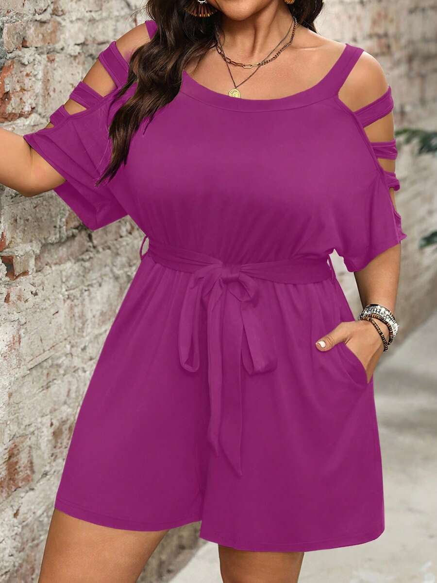 Combinaison short femme grande taille à épaules dénudées et taille ceinturée