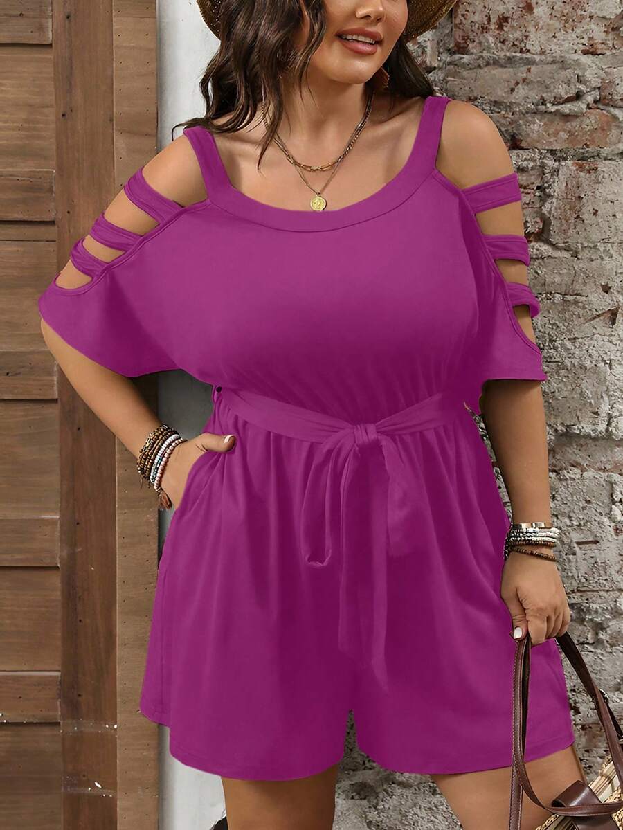 Combinaison short femme grande taille à épaules dénudées et taille ceinturée