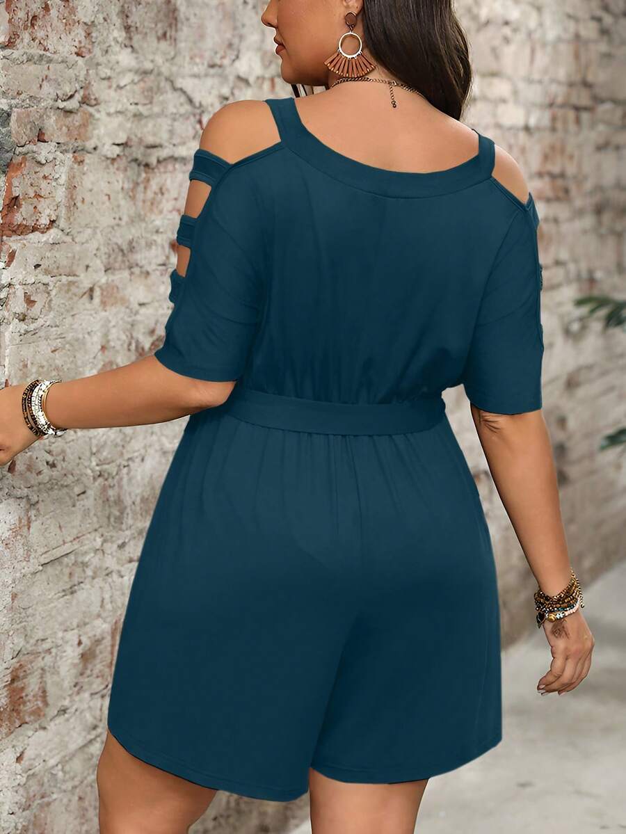 Combinaison short femme grande taille à épaules dénudées et taille ceinturée