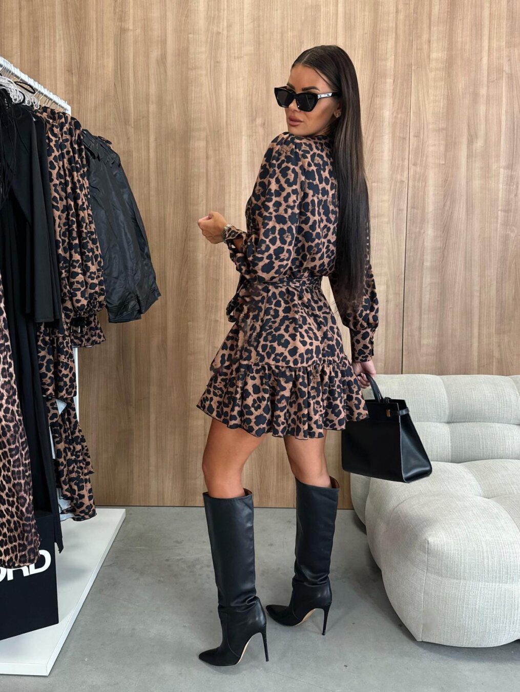 Robe femme mini florale cache-cœur taille marquée élégante