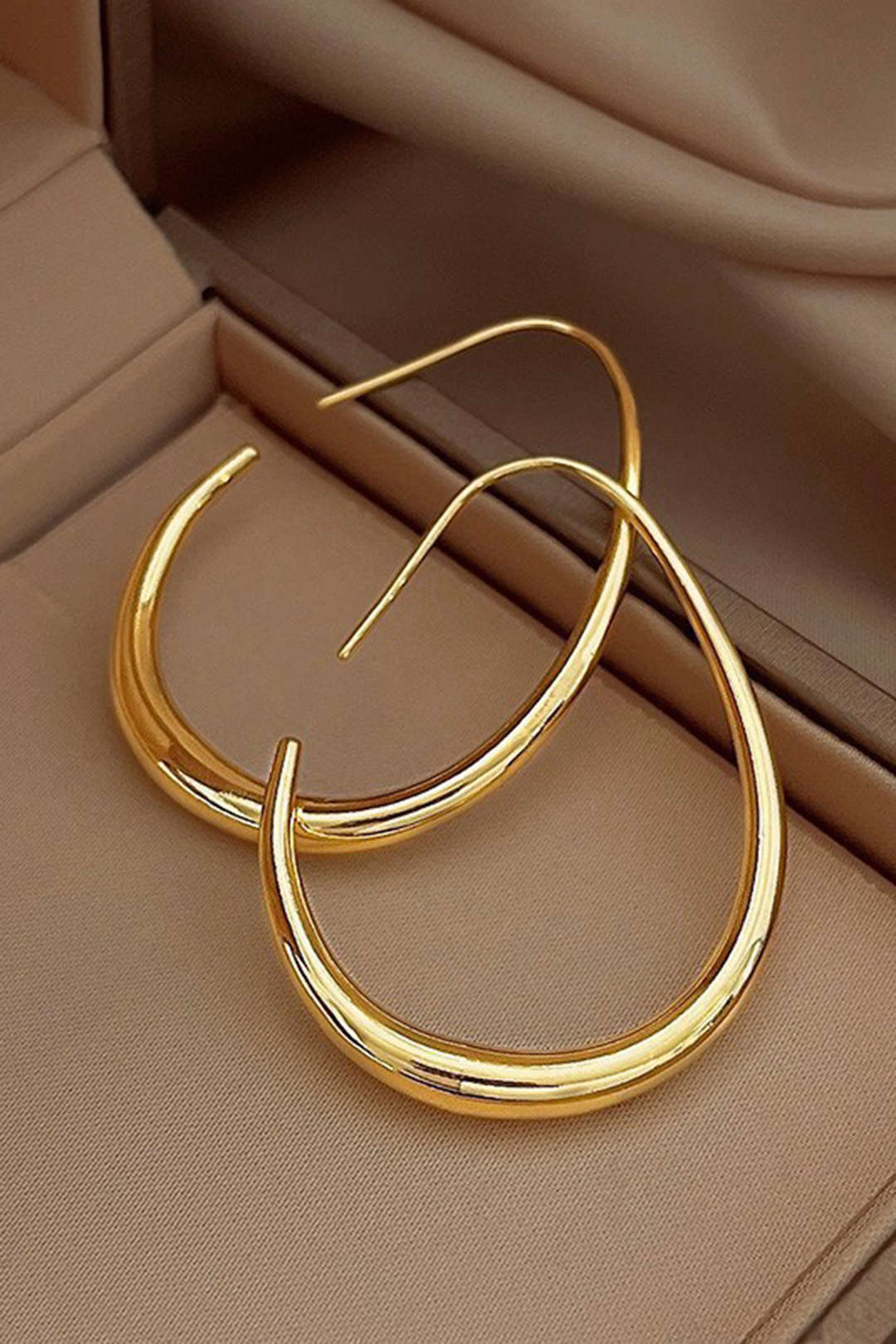 Boucles d’Oreilles Ovales au Design Élégant et Intemporel