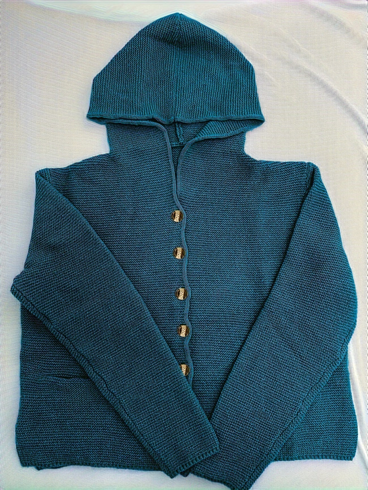 Cardigan femme en grosse maille à capuche et boutons