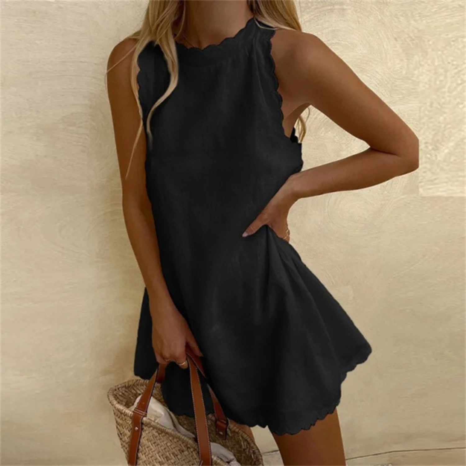 Robe courte femme en lin sans manches à finitions ondulées