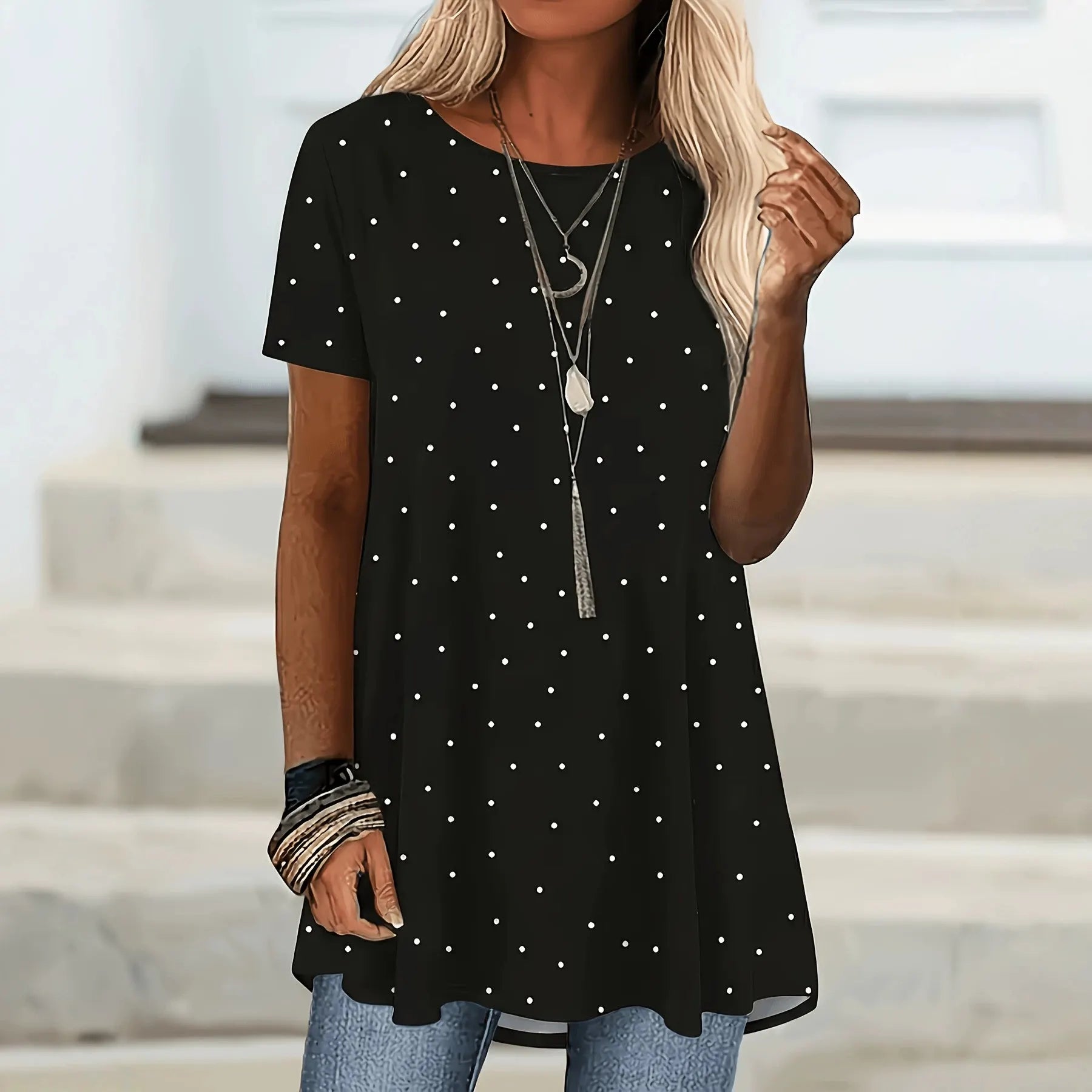 Blouse femme à pois avec manches courtes et coupe évasée