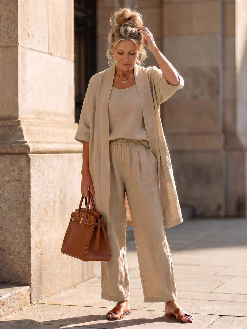 Ensemble femme trois pièces avec kimono fluide, top et pantalon ample