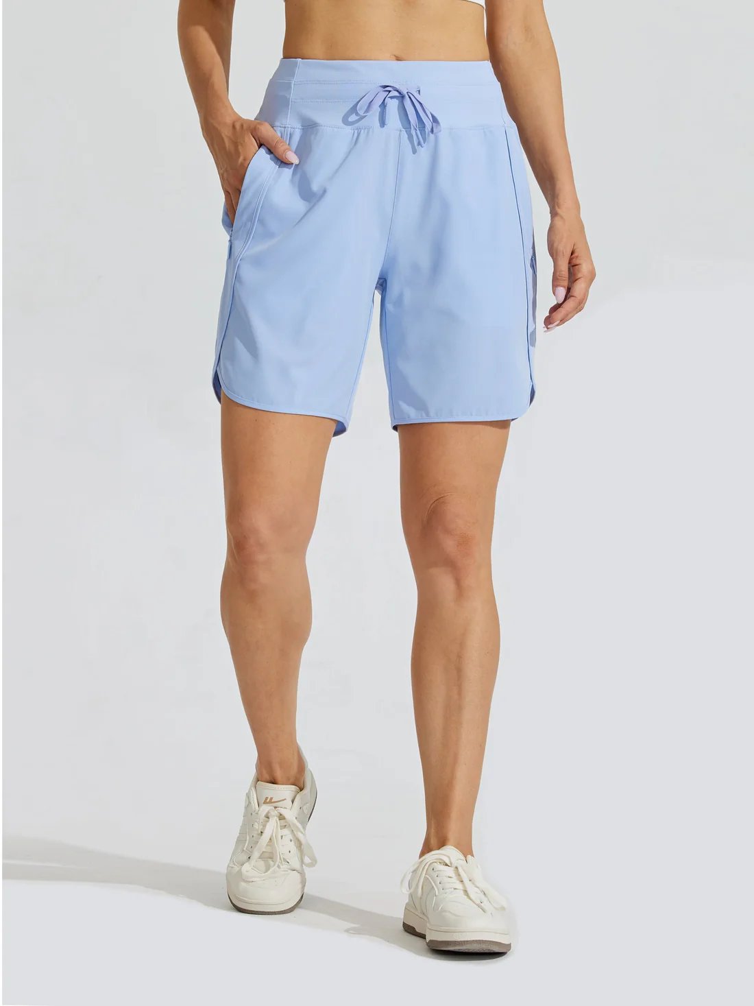Short sport femme taille haute avec cordon et poches