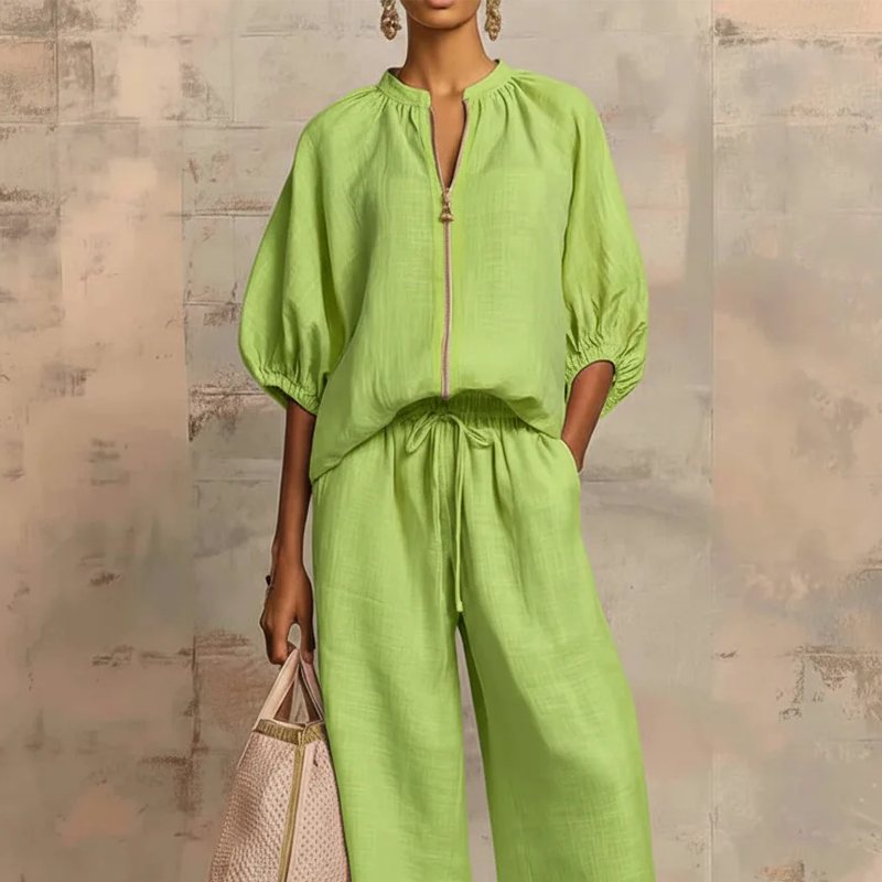 Ensemble femme fluide avec blouse à zip et pantalon large confortable