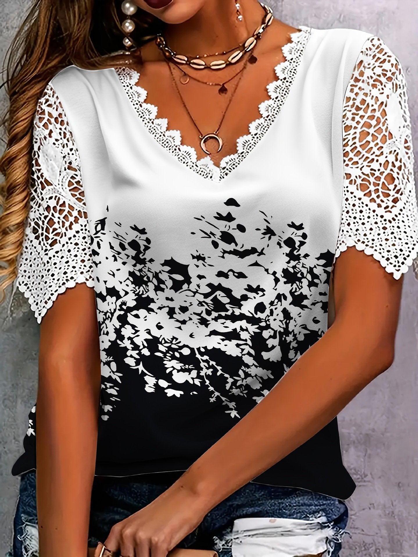 Haut femme floral à décolleté en V et manches en dentelle