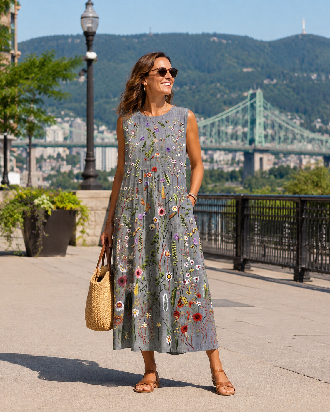 Robe midi femme fleurie sans manches à coupe fluide