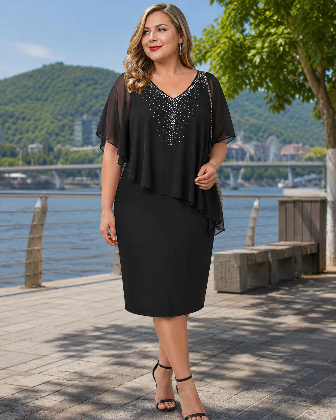 Robe cape femme avec strass et superposition en mousseline