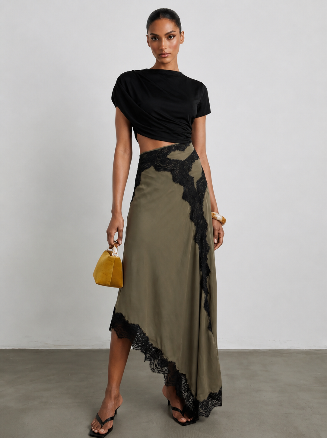 Ensemble Femme Élégant avec Top Asymétrique et Jupe Dentelle
