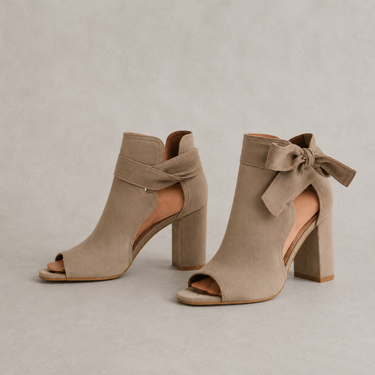 Sandales femme à talons carrés avec nœud élégant et bout ouvert