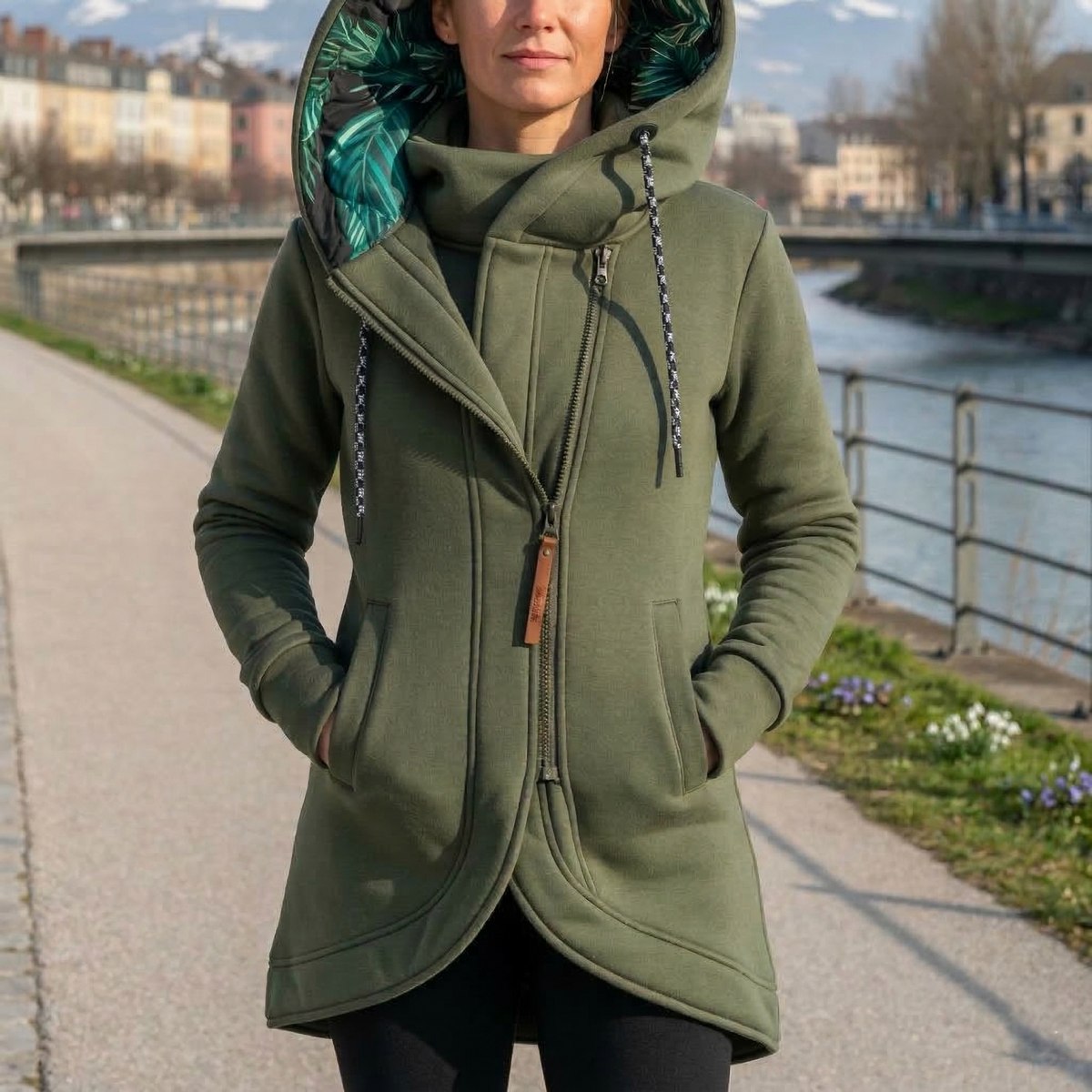 Veste femme longue à capuche avec fermeture zippée