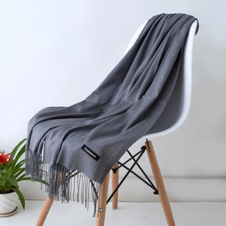 Écharpe femme élégante avec franges – légère, douce et chic