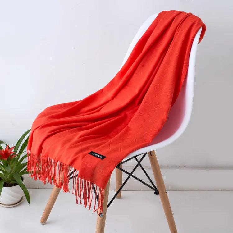 Écharpe femme élégante avec franges – légère, douce et chic
