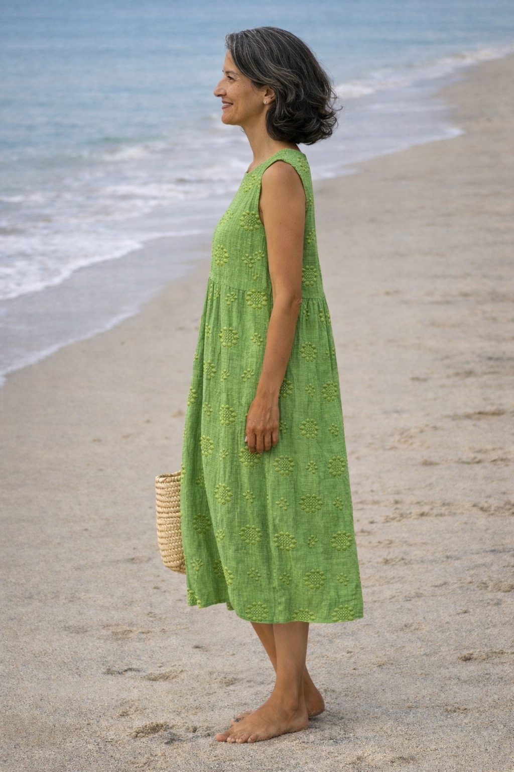 Robe midi femme brodée sans manches à coupe fluide