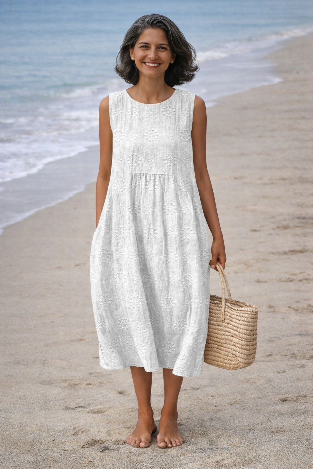 Robe midi femme brodée sans manches à coupe fluide