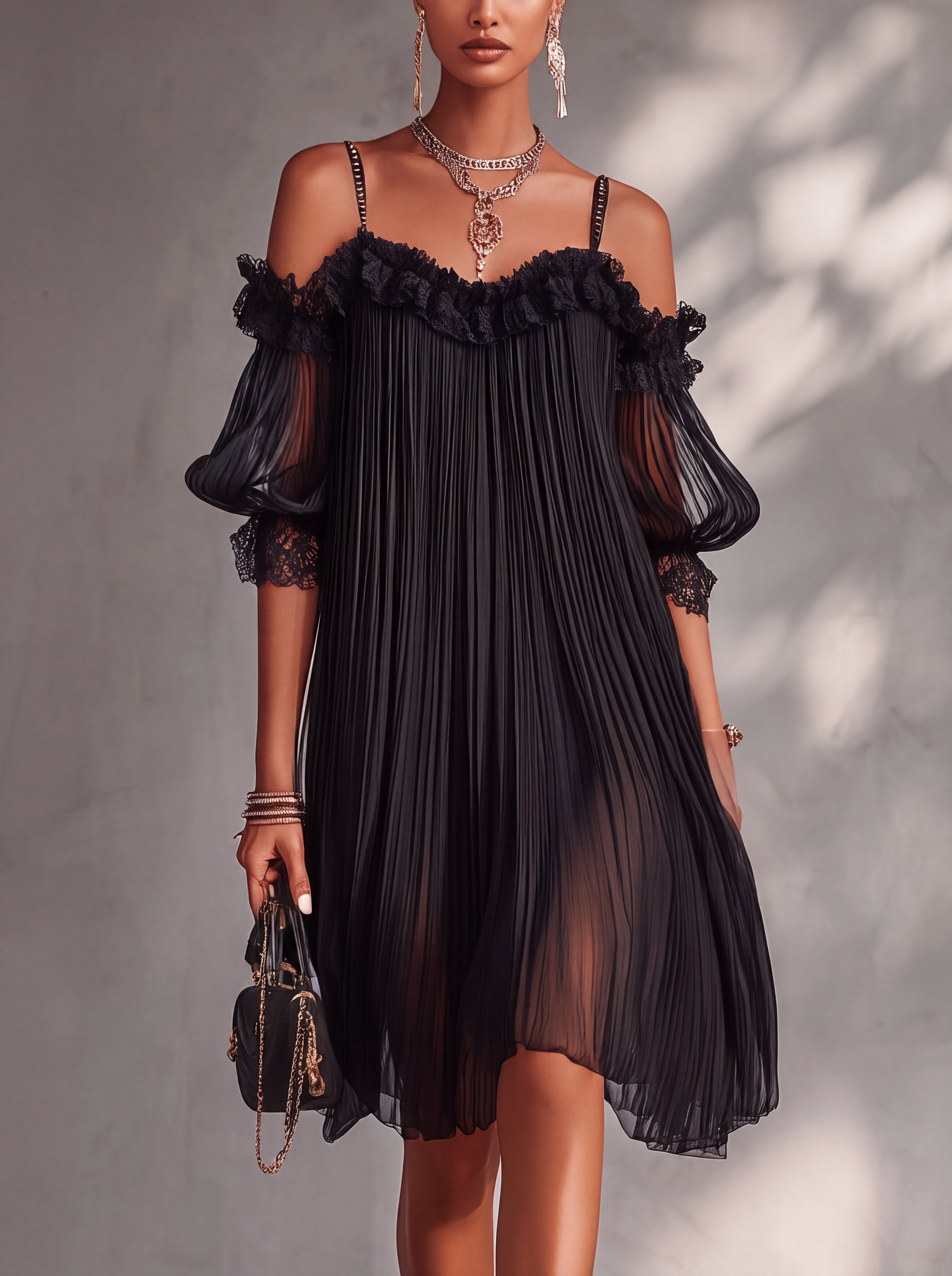 Mini robe noire femme plissée à épaules dénudées