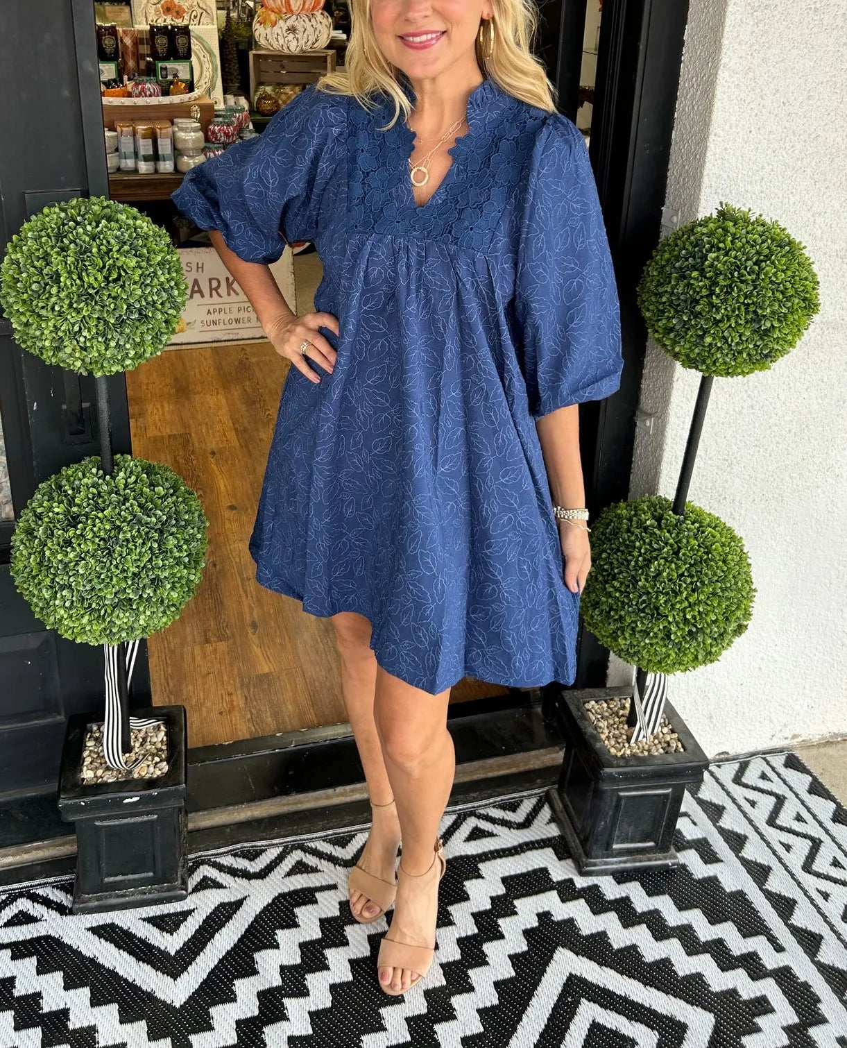 Robe Courte Femme Jacquard Col V Manches Bouffantes pour Style Élégant Chic