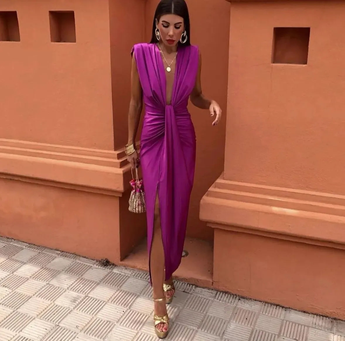 Robe Plissée Élégante Femme Coupe Ajustée Tissu Fluide pour Soirées & Événements