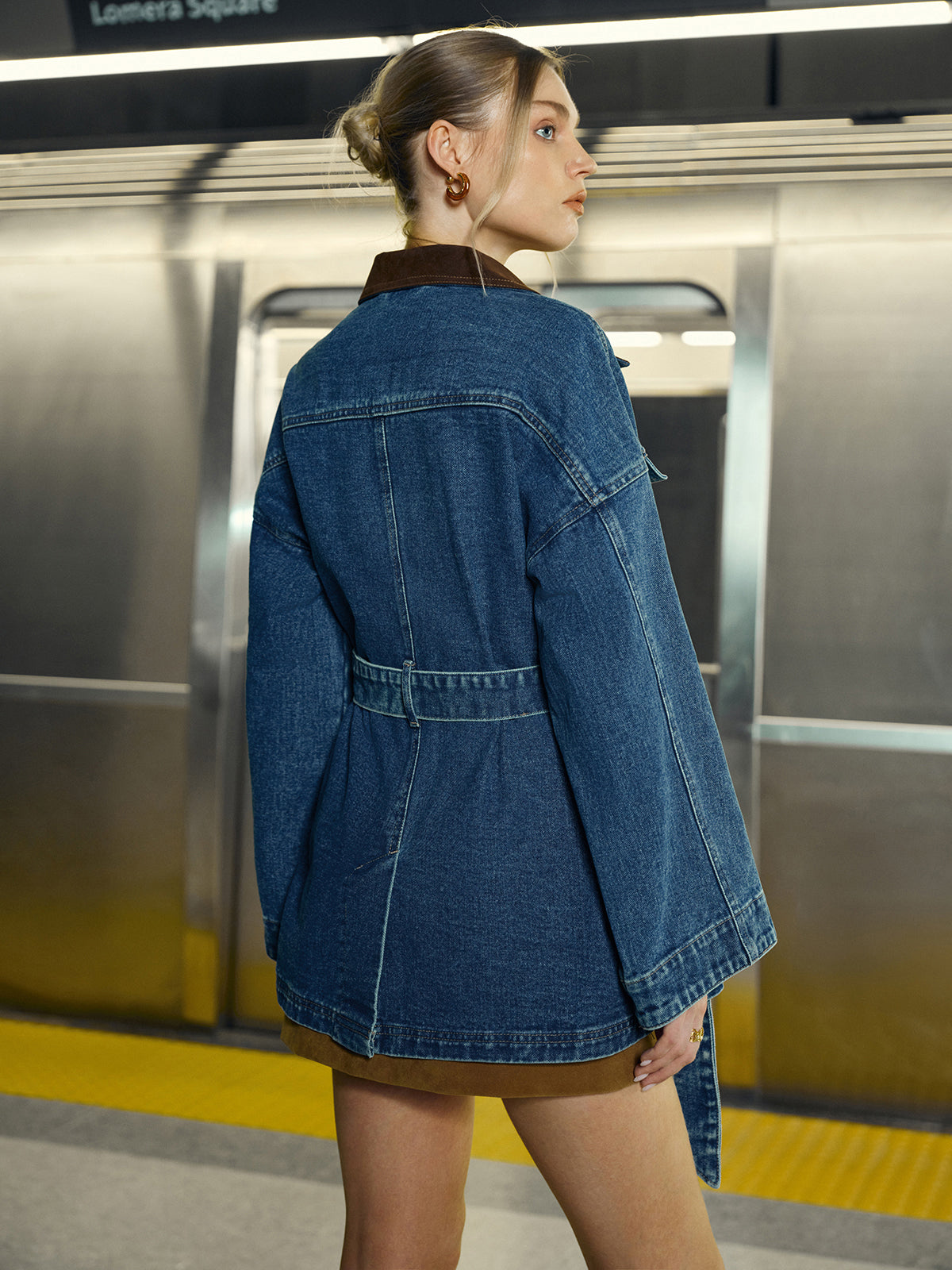 Veste longue en denim femme avec ceinture – coupe structurée casual