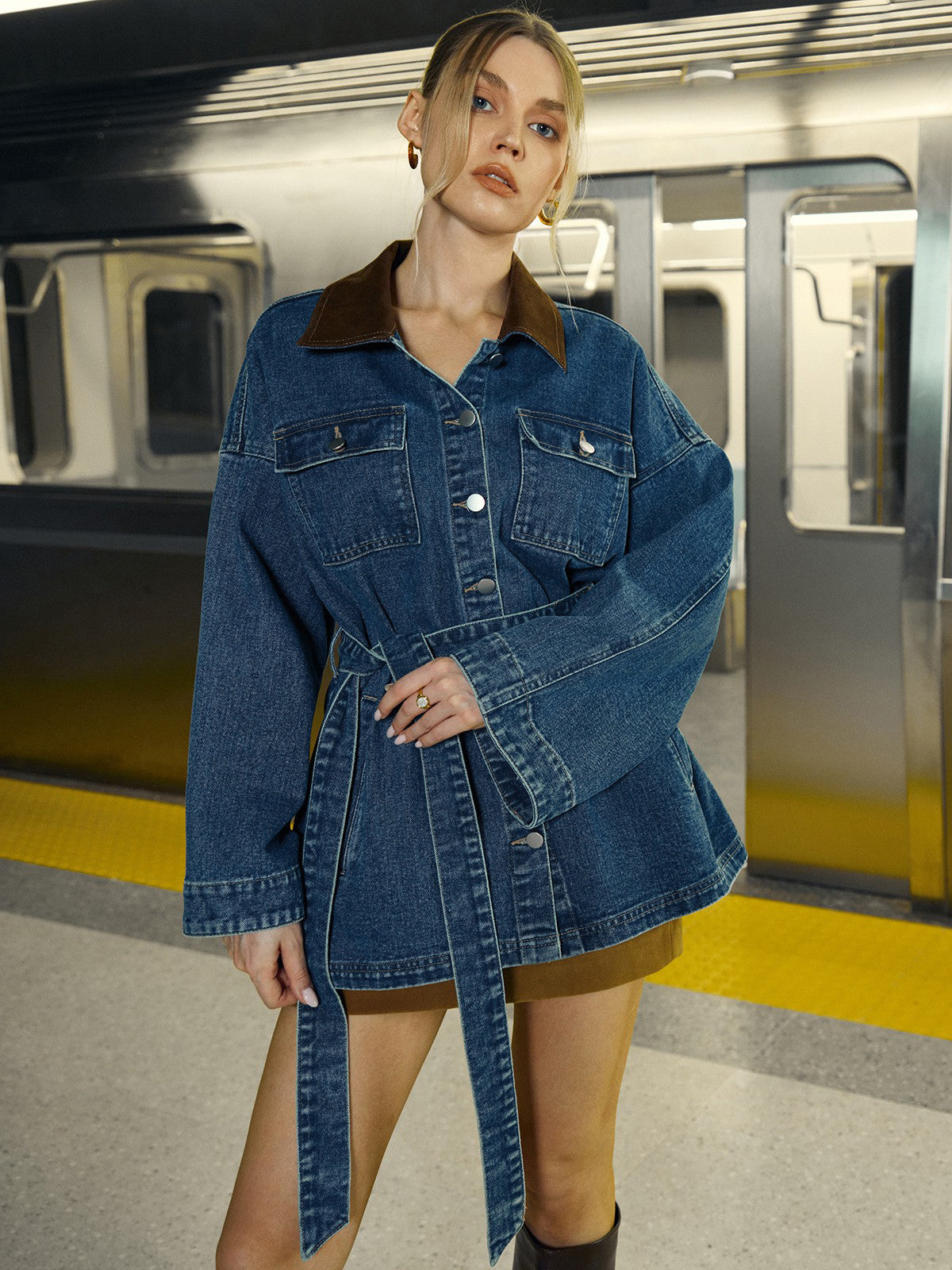 Veste longue en denim femme avec ceinture – coupe structurée casual