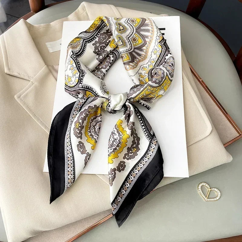 Foulard carré femme en satin imprimé pour cheveux et sac