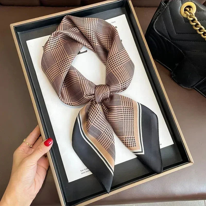 Foulard carré femme en satin imprimé pour cheveux et sac