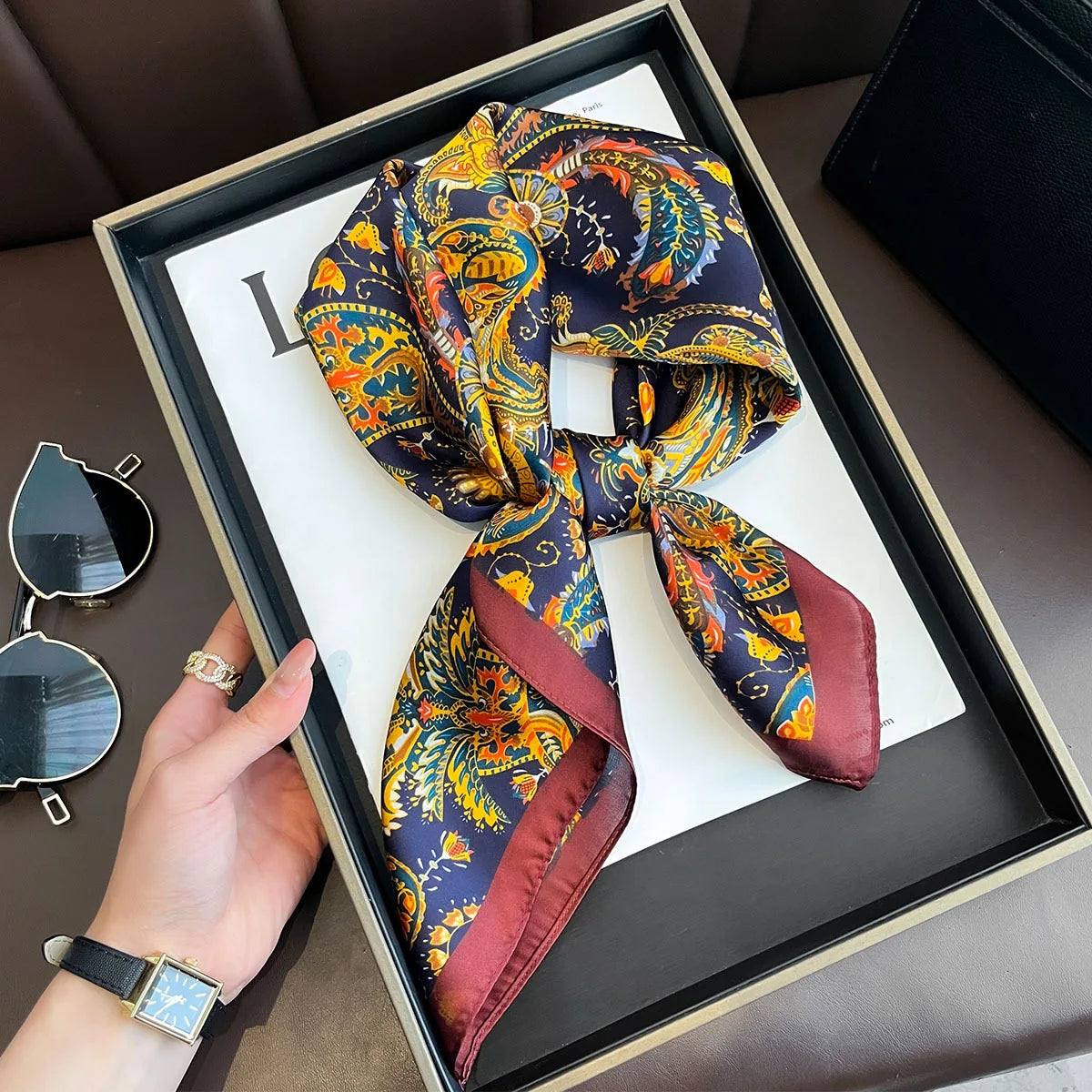 Foulard carré femme en satin imprimé pour cheveux et sac
