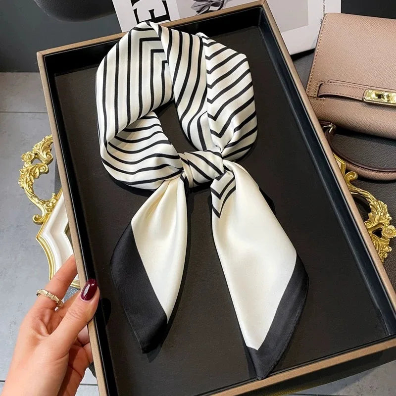 Foulard carré femme en satin imprimé pour cheveux et sac