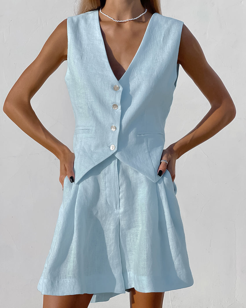 Ensemble femme en coton-lin avec gilet boutonné et short assorti