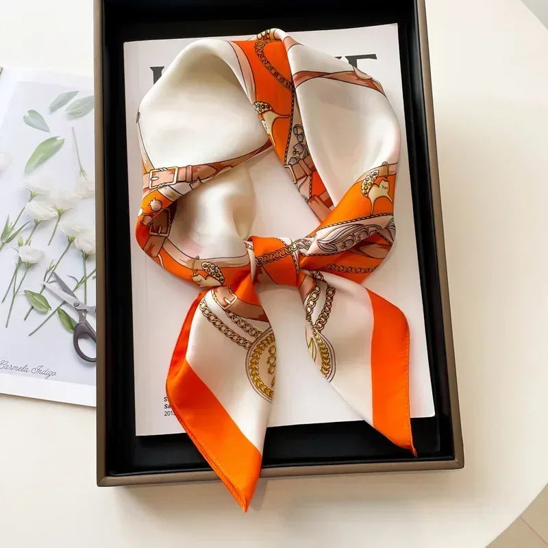 Foulard carré femme en satin imprimé pour cheveux et sac