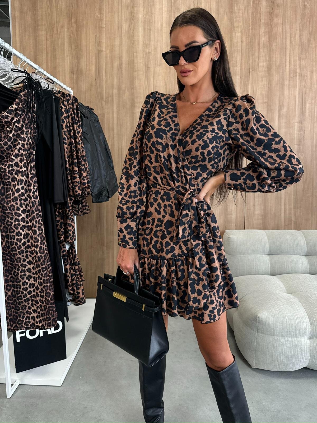 Robe femme mini florale cache-cœur taille marquée élégante