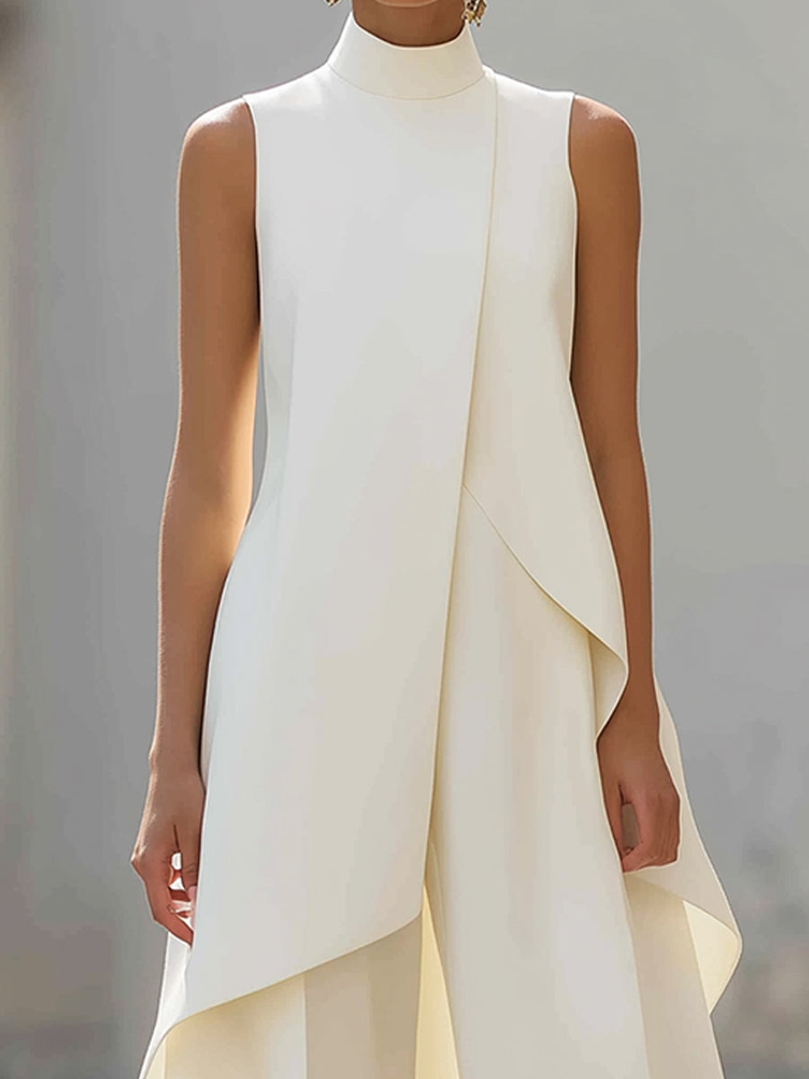 Combinaison femme élégante à col montant et coupe asymétrique