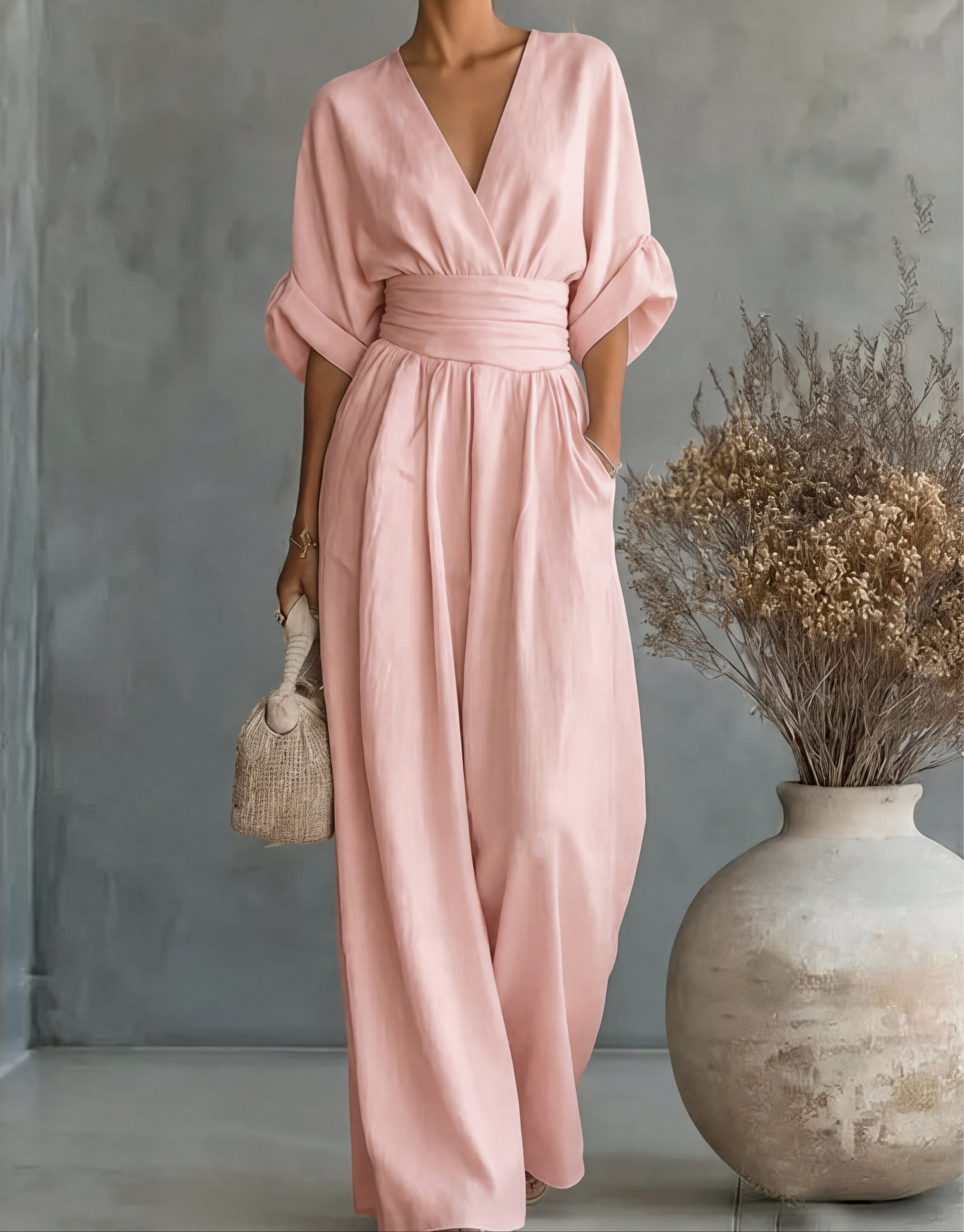 Combinaison femme à décolleté en V et pantalon fluide