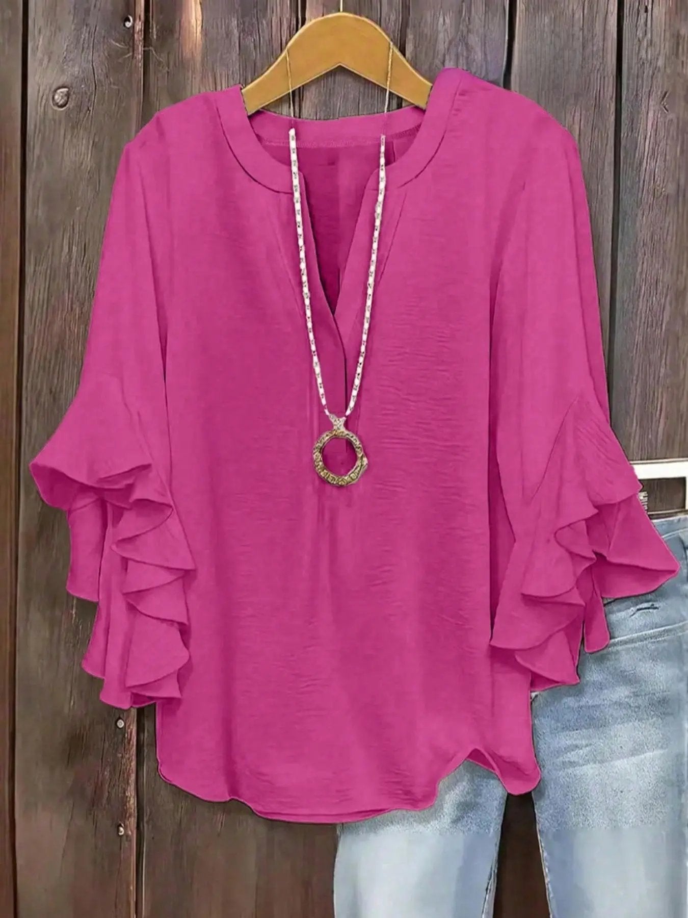Blouse femme à manches volantées et col V élégant