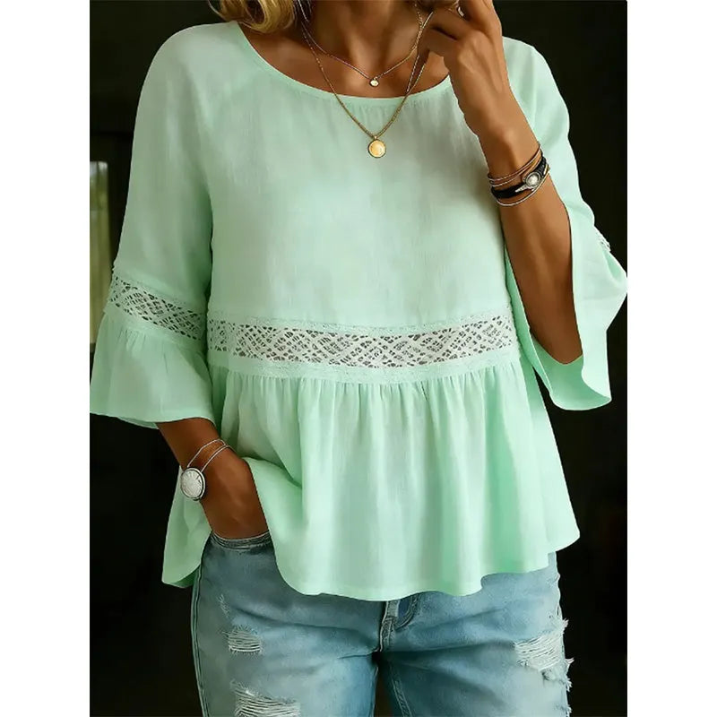 Blouse femme fluide avec dentelle délicate et manches volantées