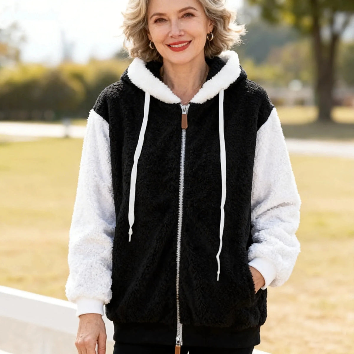 Veste polaire femme à capuche zippée et poches douillettes