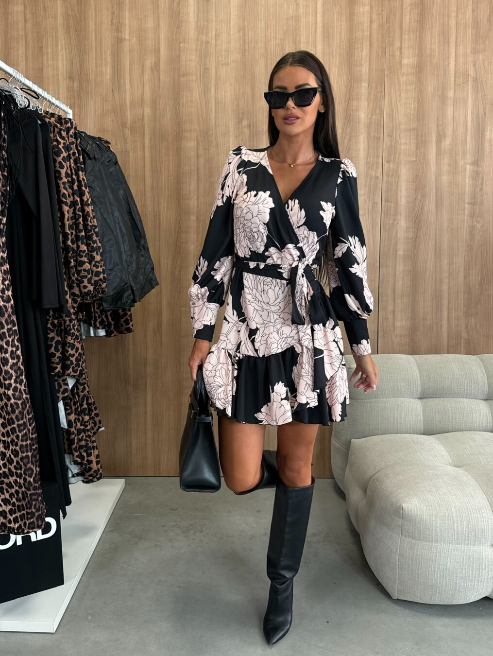 Robe femme mini florale cache-cœur taille marquée élégante