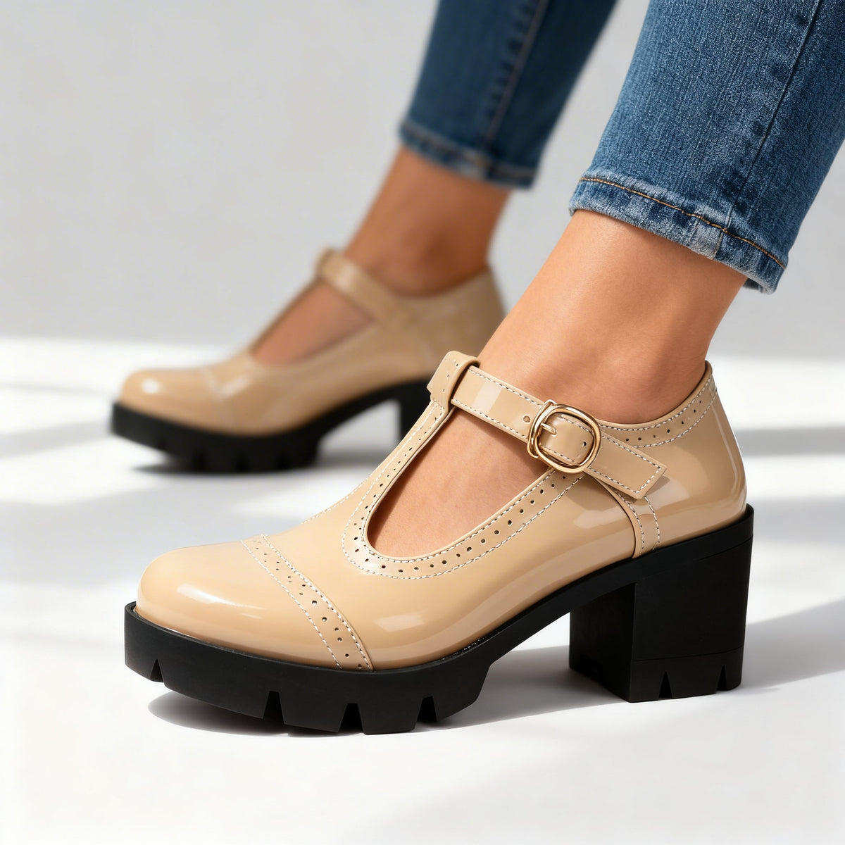 Chaussures brogue femme vernies à bride en T et talon bloc