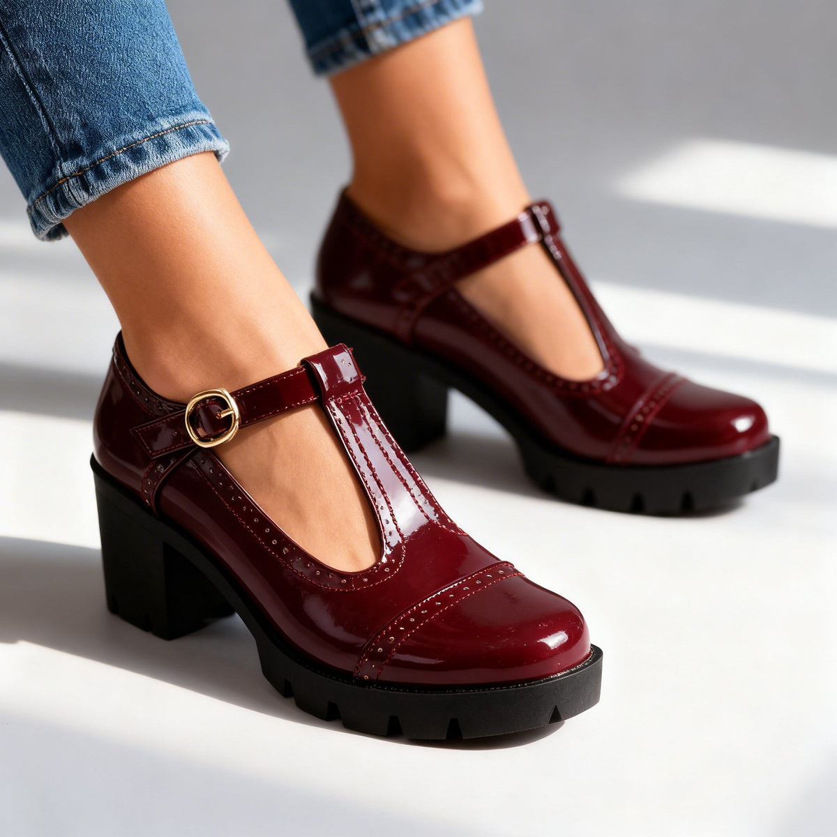 Chaussures brogue femme vernies à bride en T et talon bloc