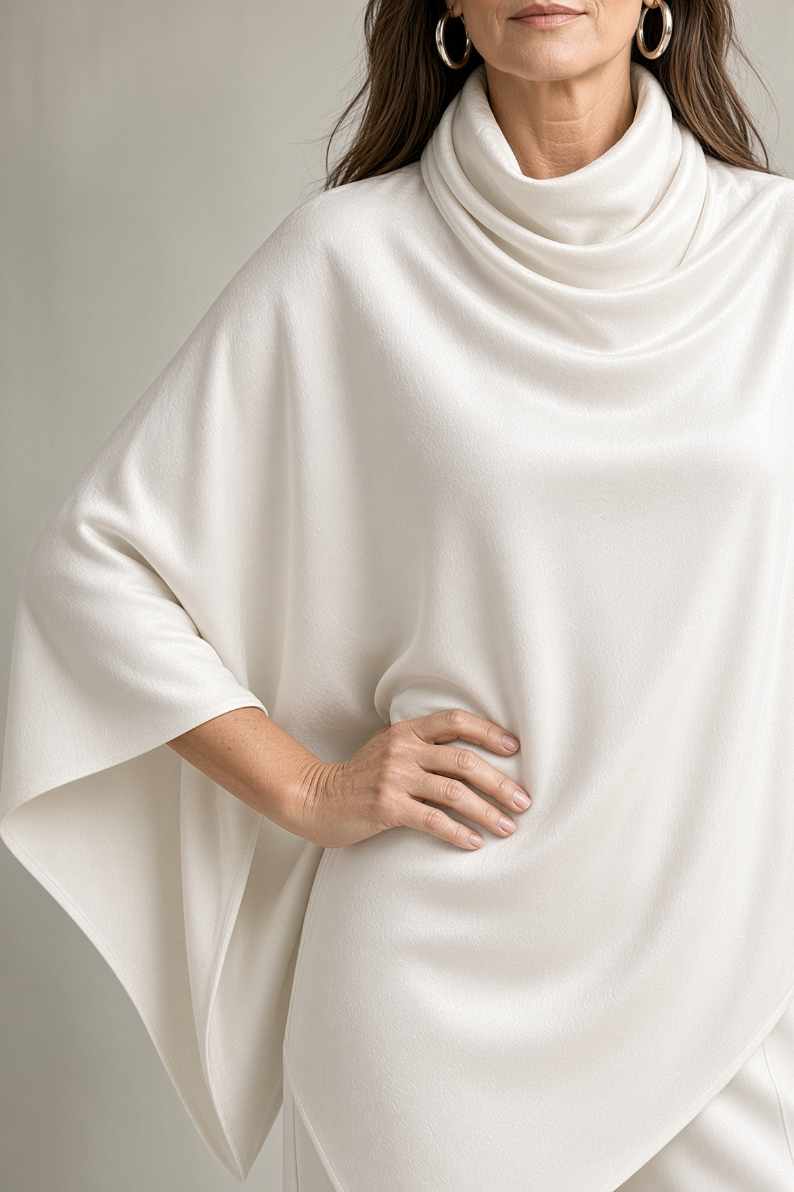 Ensemble femme en velours avec poncho drapé
